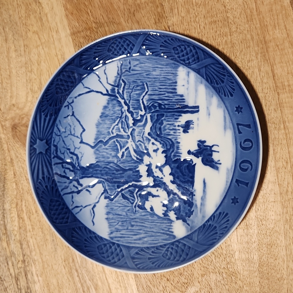 Vintage 1967 Royal Copenhagen Porcelain The Royal Oak Collectible Plate